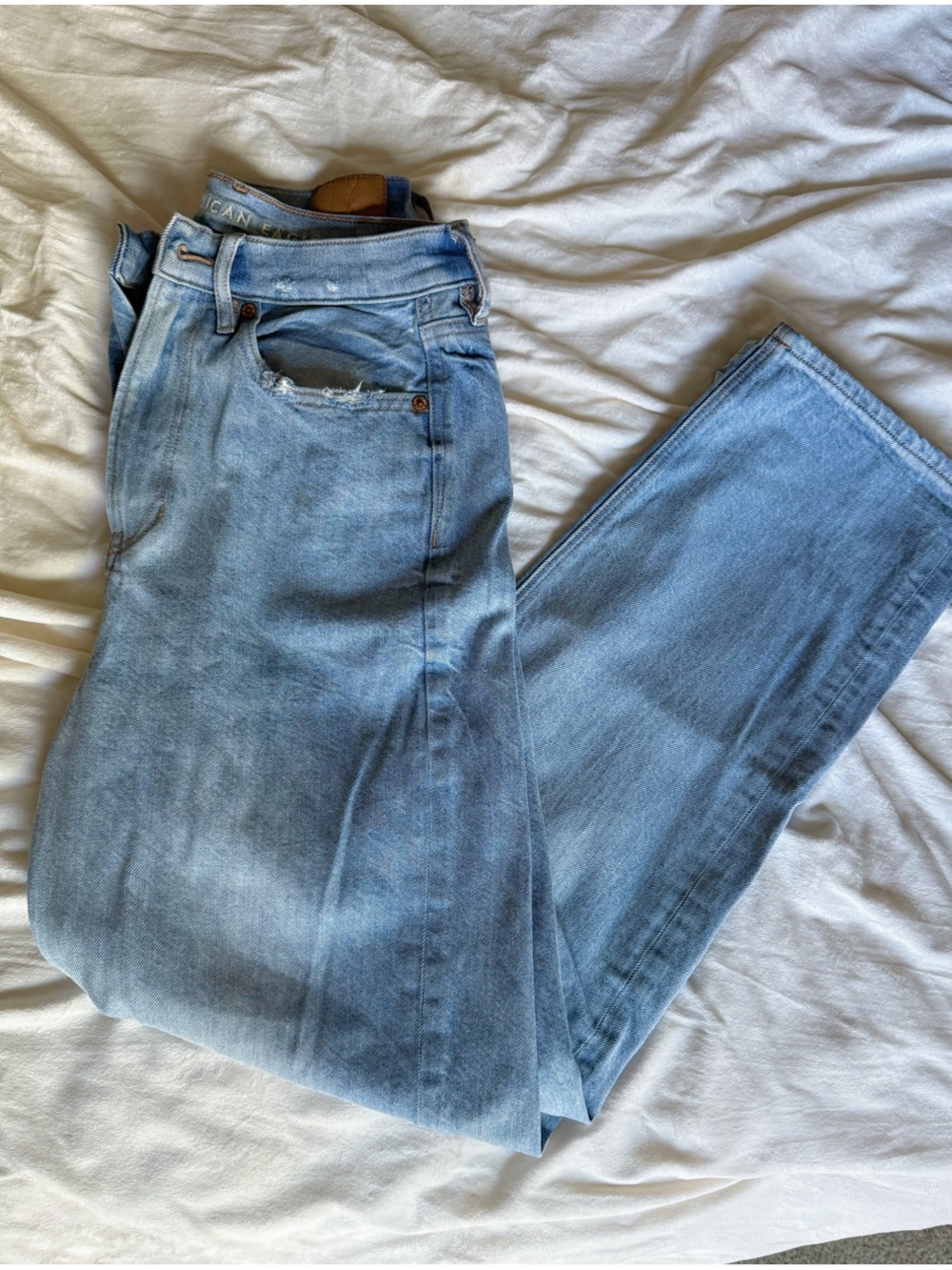 American Eagle Outfitters Women’s Light Blue Baggy Straight Leg Jeans